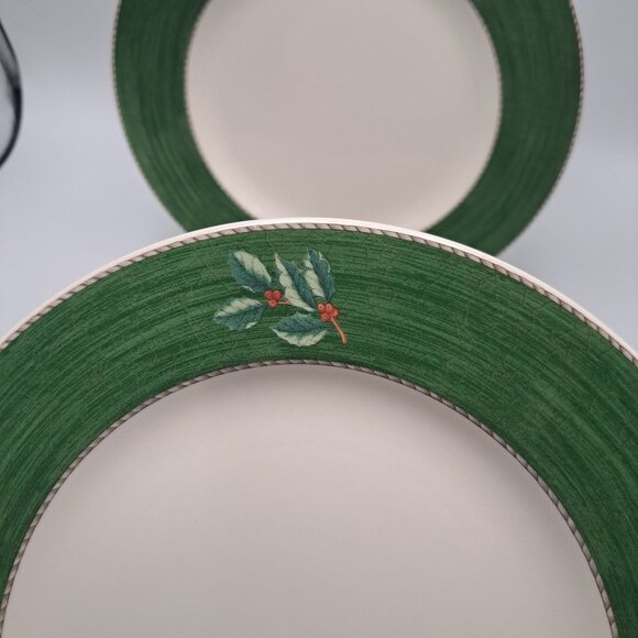 Wedgewood Sarahs Garden Christmas Green Dinner Plates 10-3/4" Holly Design - Picture 6 of 8